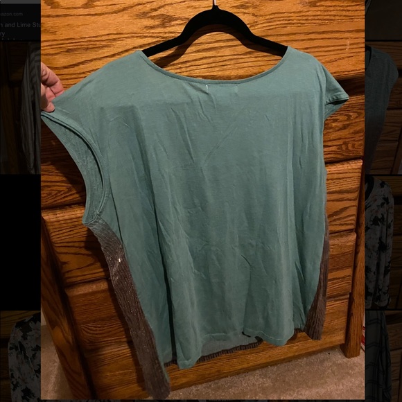 ✨CLEARANCE✨ Ombre sequined sleeveless shell - Picture 2 of 3